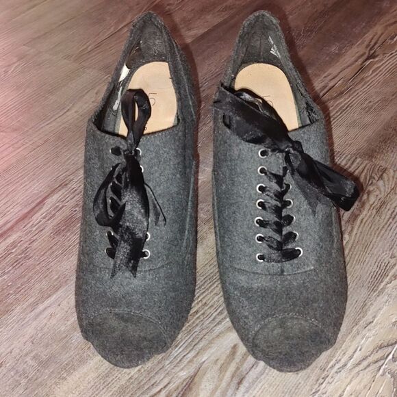 LC Lauren Conrad  Camilla Peep-toe Bootie in Gray  lace up heel shoes Sz 8.5 - Picture 2 of 7